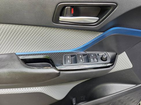 Used 2019 Toyota C-HR XLE FWD image 15