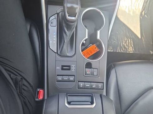 Used 2021 Toyota Highlander XLE AWD/4WD image 27