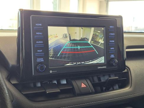 Used 2021 Toyota RAV4 LE image 31