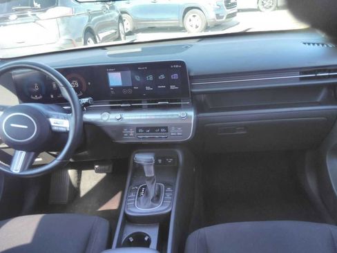 Used 2025 Hyundai Kona SEL AWD/4WD image 3