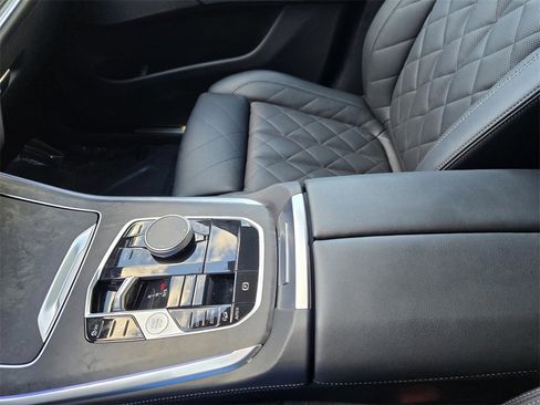 Used 2025 BMW X5 xDrive40i w/ Climate Comfort Package image 23