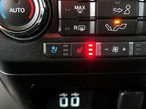 Used 2018 Ford F150 Lariat image 34