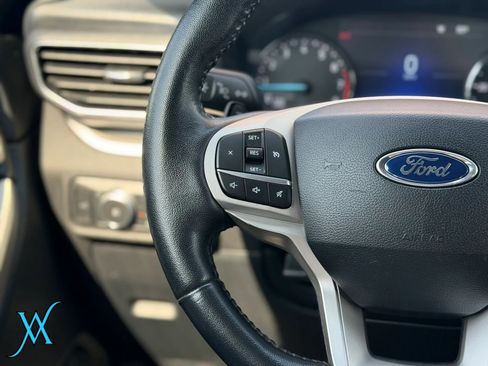 Used 2020 Ford Explorer XLT w/ Equipment Group 202A AWD/4WD image 32