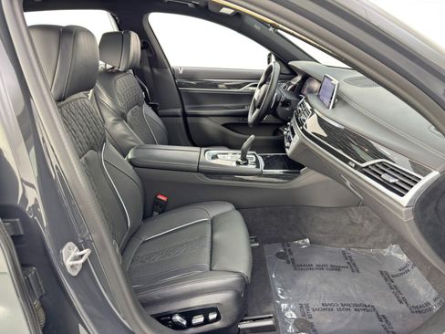 Used 2022 BMW 750i xDrive w/ Executive Package image 16