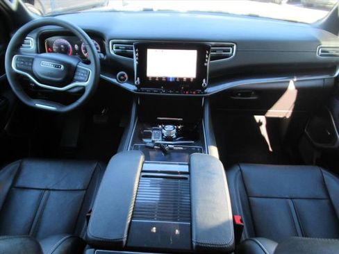 Used 2024 Jeep Wagoneer 4WD image 11