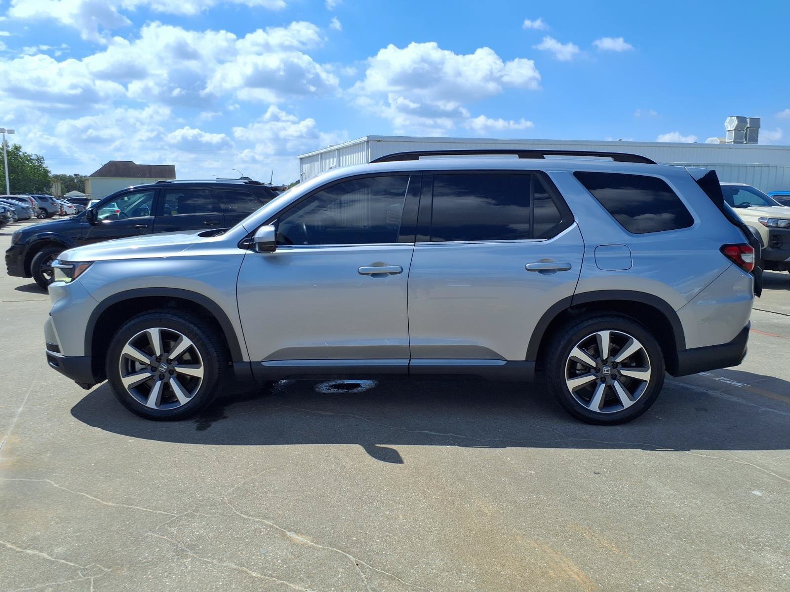 Used 2023 Honda Pilot Touring image 8