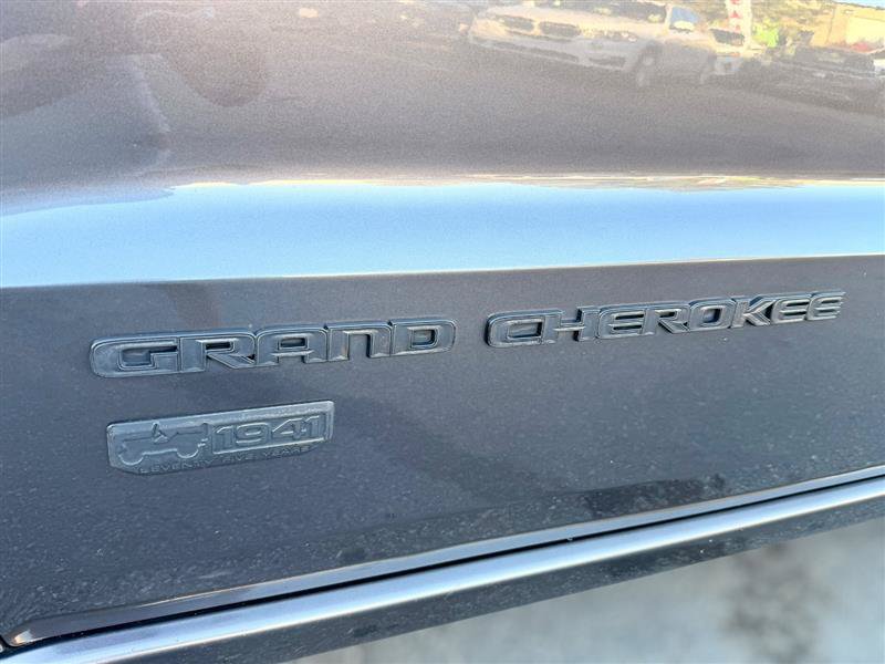Used 2017 Jeep Grand Cherokee Limited 75th Anniversary AWD/4WD image 39