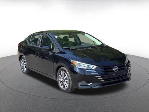 Used 2025 Nissan Versa SV FWD image 3
