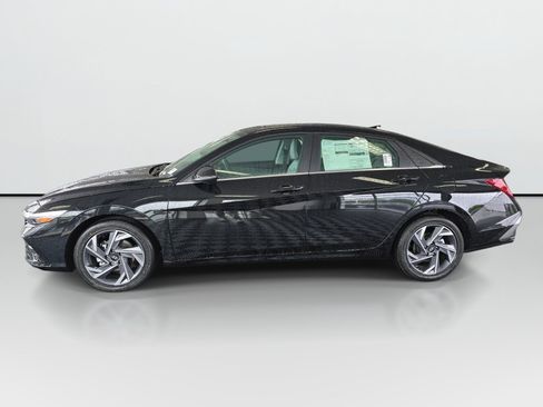 New 2026 Hyundai Elantra Limited FWD image 7