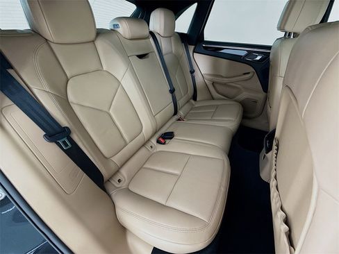 Used 2025 Porsche Macan image 29