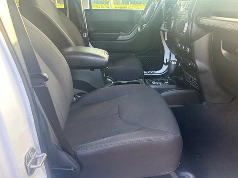 Used 2018 Jeep Wrangler Unlimited Sport S AWD/4WD image 12