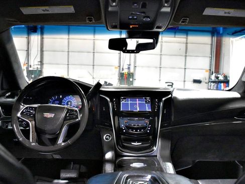 Used 2016 Cadillac Escalade Platinum AWD/4WD image 14
