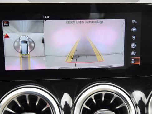 Used 2022 Mercedes-Benz GLB 250 4MATIC image 32