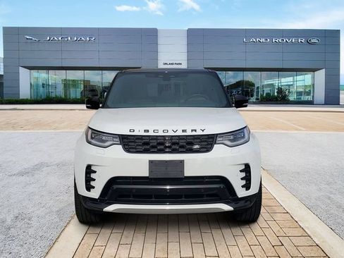 Used 2024 Land Rover Discovery Dynamic SE AWD/4WD image 2