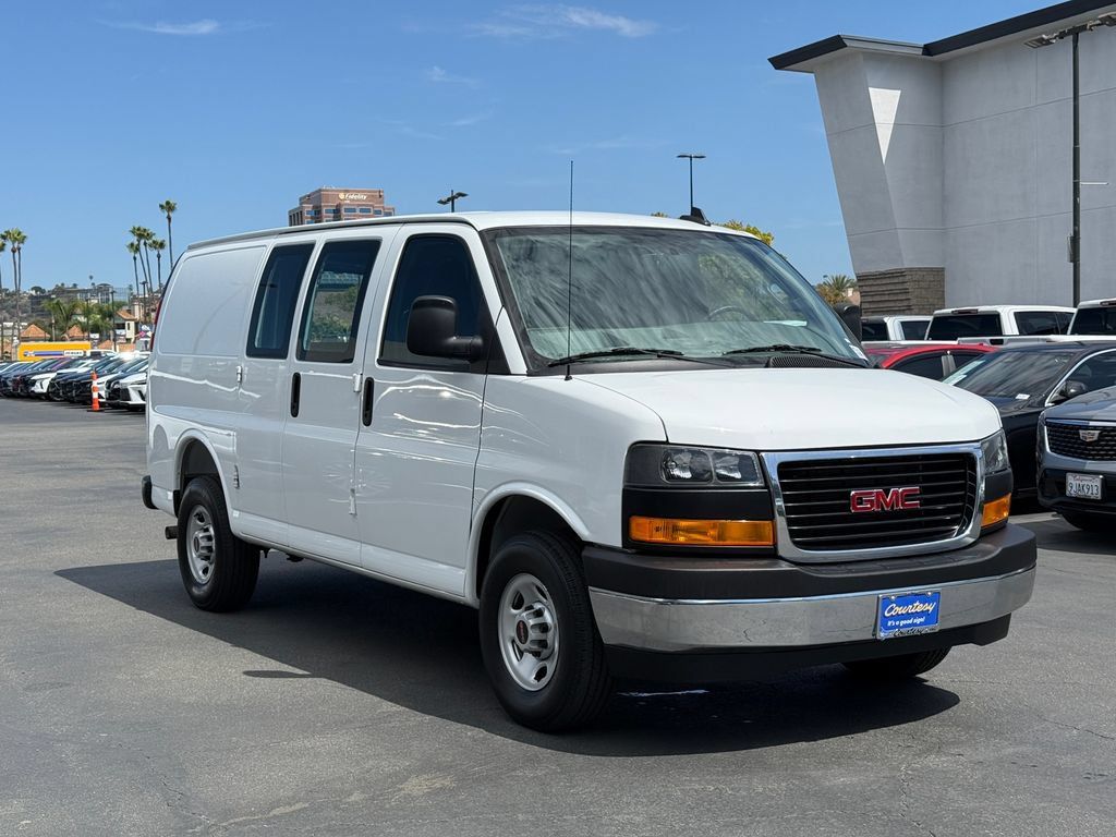 Used 2025 GMC Savana 2500 w/ Driver Convenience Package RWD image 5
