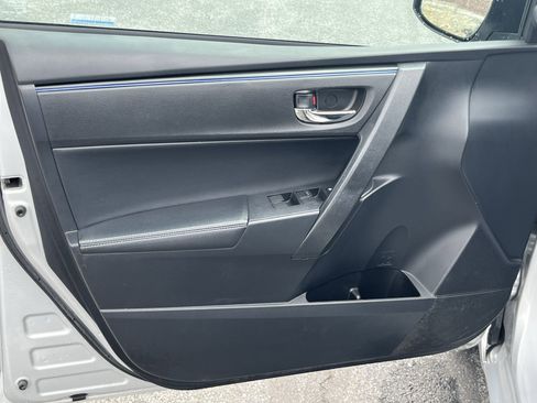 Used 2018 Toyota Corolla SE w/ SE Premium Package FWD image 19