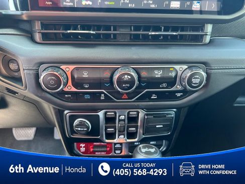 Used 2024 Jeep Wrangler Unlimited Rubicon 4xe AWD/4WD image 36