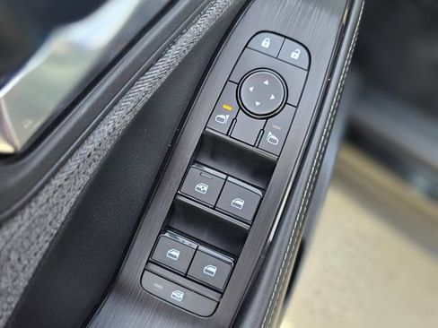 Used 2023 Nissan Rogue SV FWD image 22