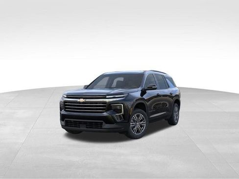New 2026 Chevrolet Traverse LT w/ Driver Confidence Package AWD/4WD image 8