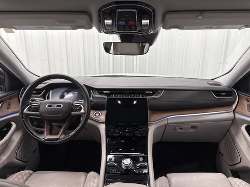 Used 2021 Jeep Grand Cherokee L Summit w/ Luxury Tech Group V AWD/4WD image 15