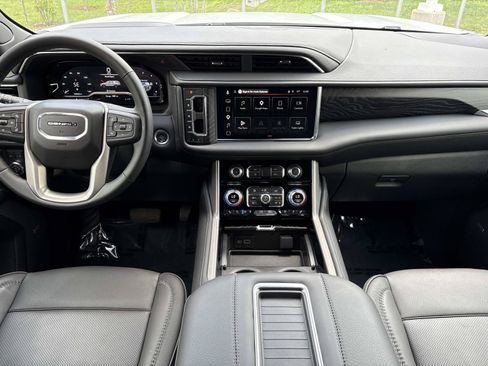 Used 2024 GMC Yukon XL Denali AWD/4WD image 28