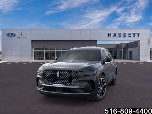 Used 2025 Lincoln Nautilus Reserve AWD/4WD image 2