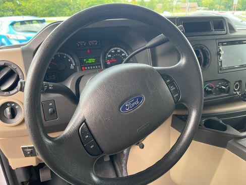 Used 2018 Ford E-450 and Econoline 450 Super Duty w/ Motorhome Prep Package image 19