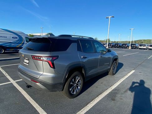 Used 2025 Chevrolet Equinox LT w/ Convenience Package II FWD image 7