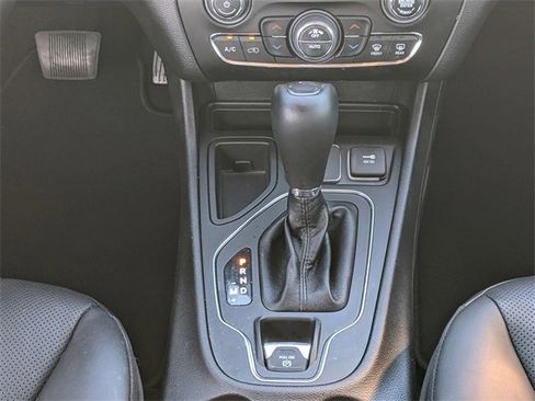 Certified 2020 Jeep Cherokee Latitude Lux w/ Comfort/Convenience Group image 16