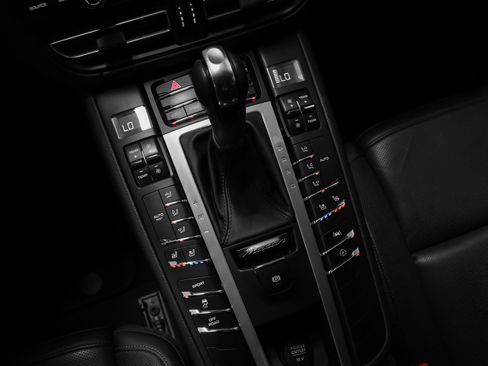 Certified 2021 Porsche Macan AWD/4WD image 31
