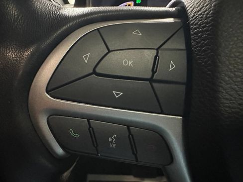 Used 2020 Jeep Grand Cherokee Altitude AWD/4WD image 19