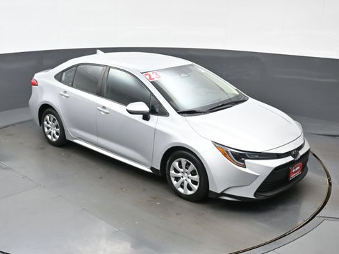 Used 2023 Toyota Corolla LE FWD image 32