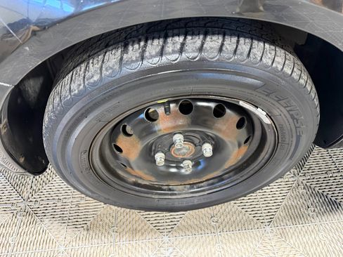 Used 2008 Suzuki Forenza 4dr Sdn Auto image 26