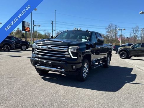 Used 2024 Chevrolet Silverado 2500 High Country w/ Technology Package AWD/4WD image 8