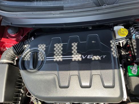Certified 2020 Jeep Cherokee Latitude Plus AWD/4WD image 9