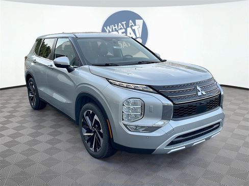 Used 2024 Mitsubishi Outlander AWD image 1