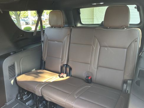 Used 2023 Chevrolet Suburban High Country w/ Advanced Technology Package image 32