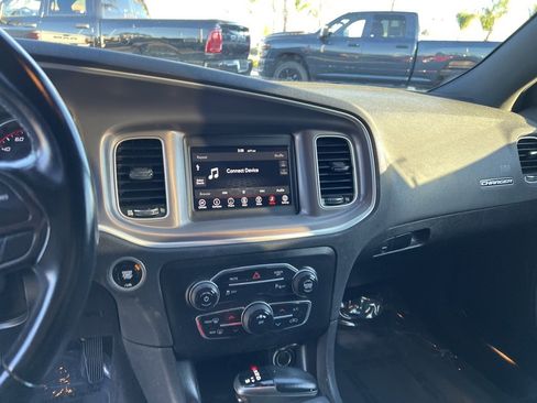 Used 2020 Dodge Charger SXT w/ Driver Convenience Group image 17