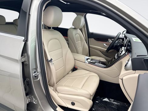Used 2021 Mercedes-Benz GLC 300 4MATIC image 16
