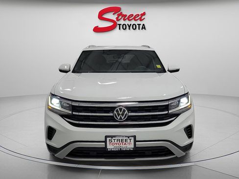 Used 2023 Volkswagen Atlas Cross Sport SE w/ Panoramic Sunroof Package FWD image 6