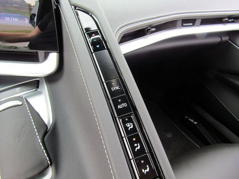 Used 2024 Chevrolet Corvette Stingray Coupe image 17