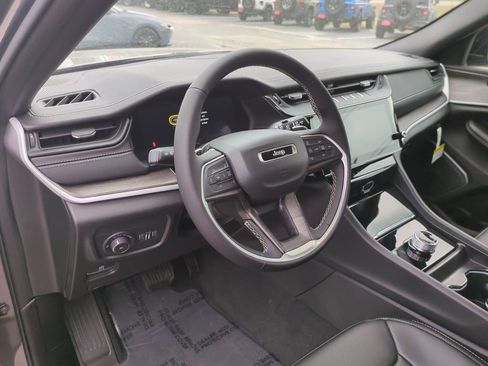 New 2026 Jeep Grand Cherokee L Limited w/ Luxury Tech Group II image 17