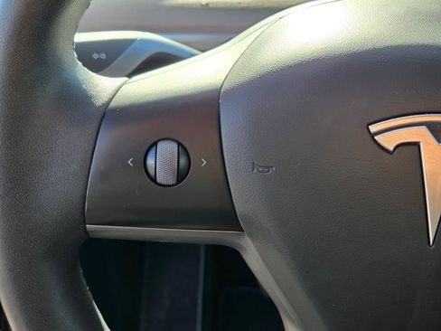 Used 2021 Tesla Model Y Long Range AWD/4WD image 32