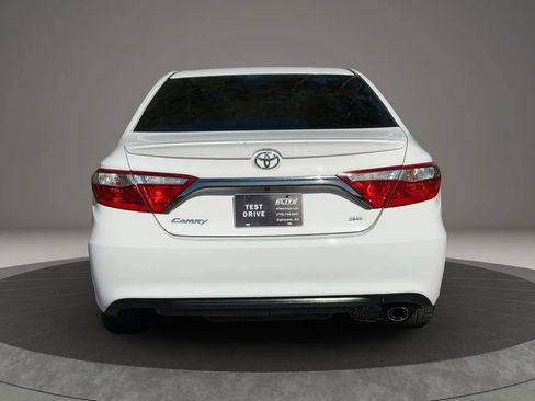 Used 2017 Toyota Camry SE FWD image 5
