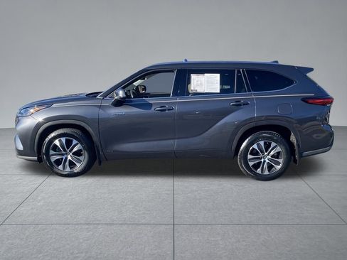 Used 2021 Toyota Highlander XLE image 4