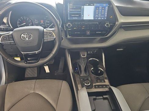 Used 2021 Toyota Highlander Platinum AWD/4WD image 7