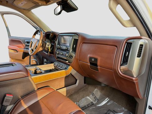 Used 2018 Chevrolet Silverado 1500 High Country AWD/4WD image 11