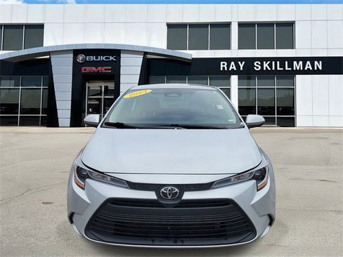 Used 2024 Toyota Corolla LE image 2