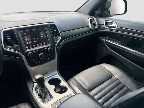 Used 2018 Jeep Grand Cherokee Limited AWD/4WD image 24