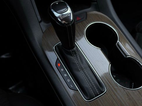 Used 2019 GMC Acadia SLE image 36